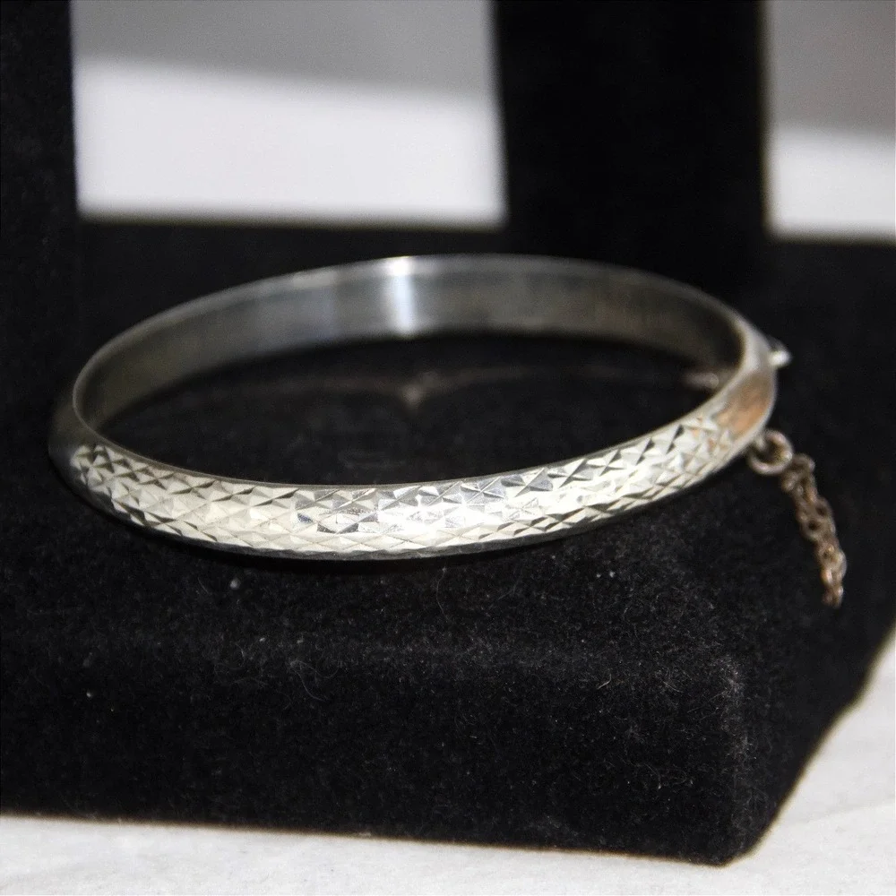 Vintage Sterling Silver 925 Diamond Cut Engraved Hinged Bangle Bracelet 7.5